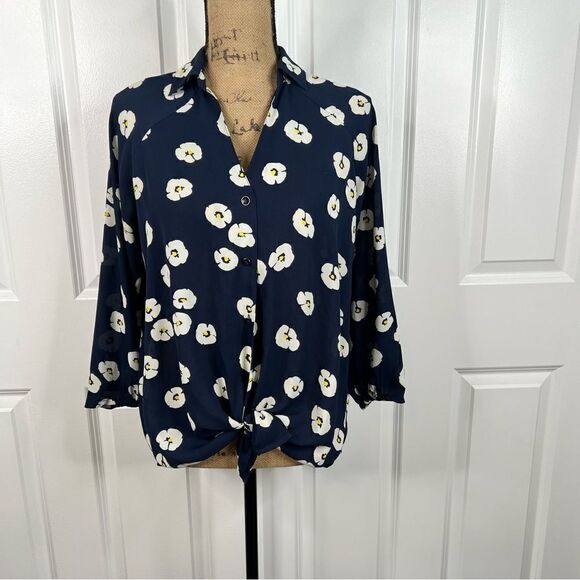 Sz XS Cabi Button Up Blouse Navy White Floral 3/4 Sleeve - Picture 2 of 10